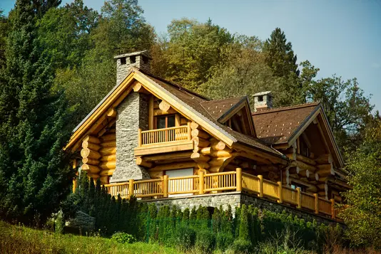 Blockhaus-bauen-4 Blockhaus aus Rundbohlen im Wald