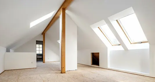 dachboden-dachgeschoss-ausbauen-holz-handwerker-03